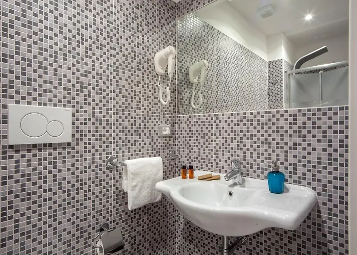 Konukevi Frattina Grand 4*